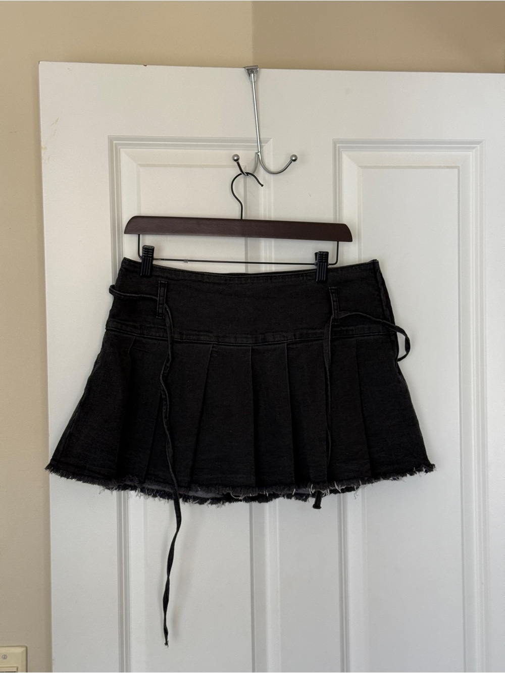 Charcoal Grey Madden Girl Pleated Denim Mini Skirt with Raw Edge Hem Size L